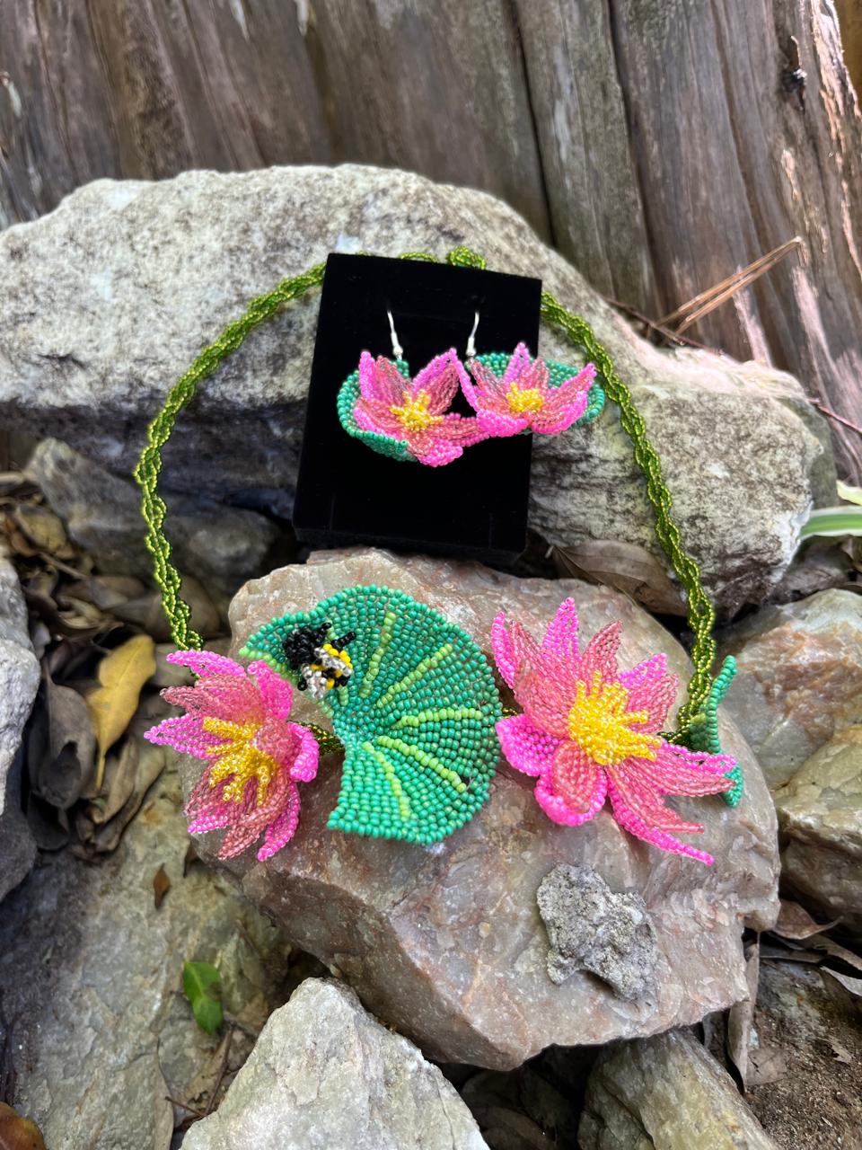Waterlily Daiquiri Necklace